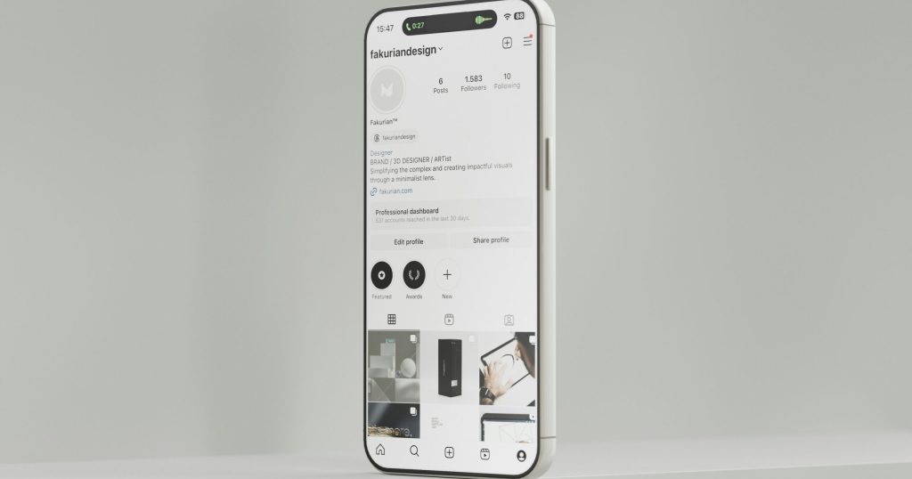 milad-fakurian-5CcpyUFKIVE-unsplash Clean iOS mobile interface mockup